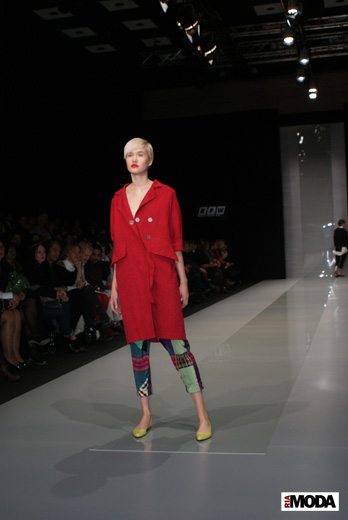 20091021 Russian fashion week. Показ коллекции Юлии Николаевой (Весна-лето/2010). Фотография Валентины Кузнецовой, ИА «РИА МОДА»