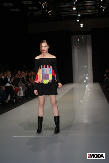 20091021 Russian fashion week. Показ коллекции Юлии Николаевой (Весна-лето/2010). Фотография Валентины Кузнецовой, ИА «РИА МОДА»