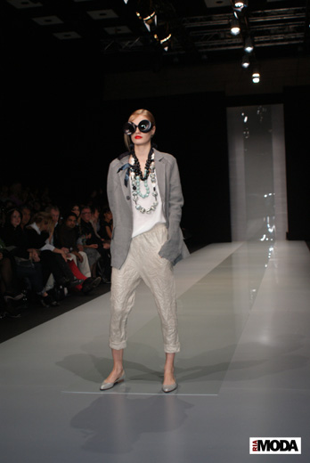 20091021 Russian fashion week. Показ коллекции Юлии Николаевой (Весна-лето/2010). Фотография Валентины Кузнецовой, ИА «РИА МОДА»