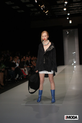 20091021 Russian fashion week. Показ коллекции Юлии Николаевой (Весна-лето/2010). Фотография Валентины Кузнецовой, ИА «РИА МОДА»