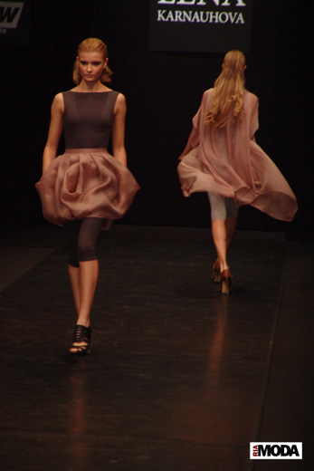 20091018 RFW. Показ коллекции Лены Карнауховой «Воздухозависимый». Фотография Оксаны Улановой, ИА «РИА МОДА»