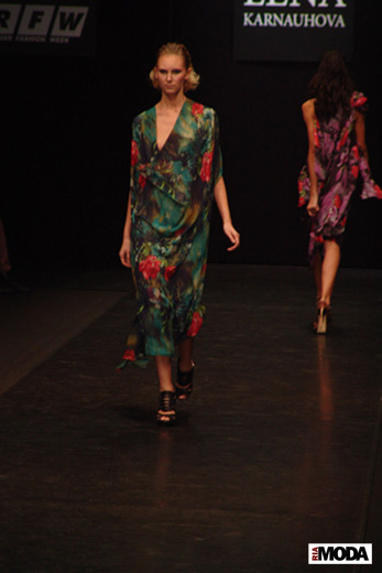 20091018 RFW. Показ коллекции Лены Карнауховой «Воздухозависимый». Фотография Оксаны Улановой, ИА «РИА МОДА»