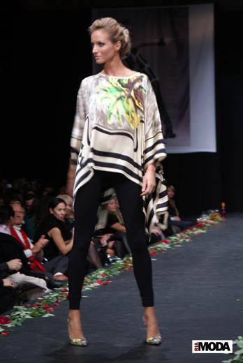 20091019 Russian fashion week. Совместный показ коллекции КО Султаны Французовой и коллекции Елены Супрун (Весна-лето/2010). Фотография Валентины Кузнецовой, ИА «РИА МОДА»