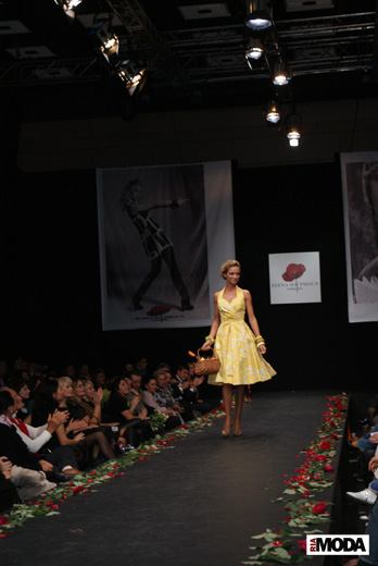 20091019 Russian fashion week. Совместный показ коллекции КО Султаны Французовой и коллекции Елены Супрун (Весна-лето/2010). Фотография Валентины Кузнецовой, ИА «РИА МОДА»