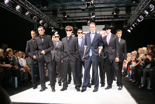 20090907 CPM. Показ моделей Славы Зайцева. Фотография Дэниела Андерсона, ИА «РИА МОДА».