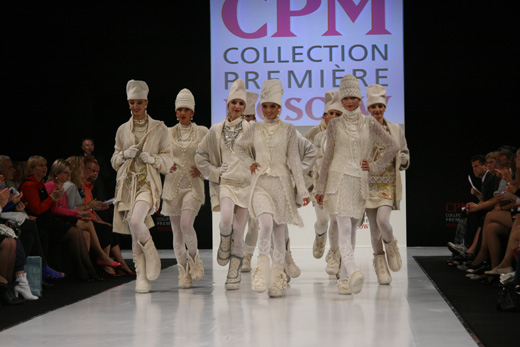 20090907 CPM. Показ моделей Славы Зайцева. Фотография Дэниела Андерсона, ИА «РИА МОДА».